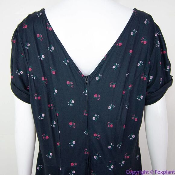 Unique Vintage ‎ Gwynnie Bee black floral print V neck with bow dress, 1X - Picture 4 of 16
